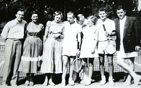 D. Nehls, (?), U. Nehls, H. Beyer, W. Hannover, M. Lewsen, H. Schulz, G. Stahlbock 1955 stolz nach dem Punktspiel gegen Burgdorf (6:3)